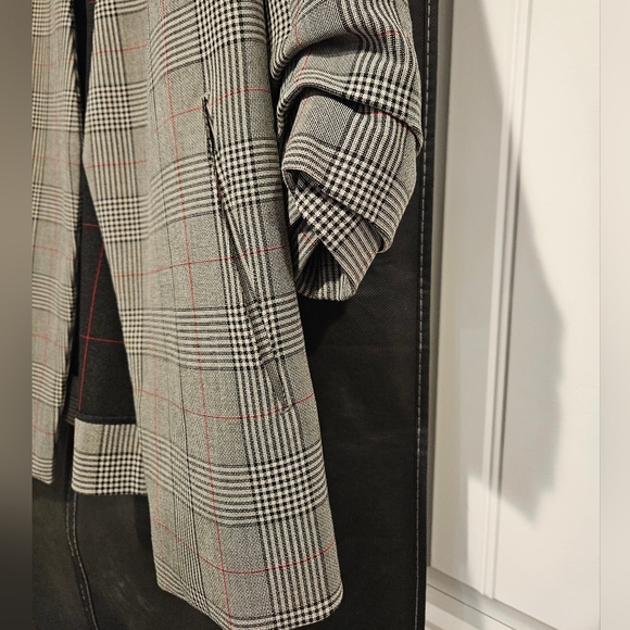 Blazer - Picture 3 of 4